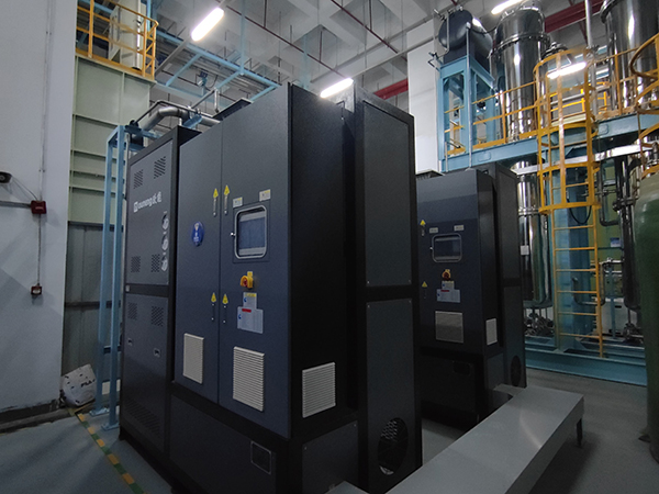 半導(dǎo)體制造蒸發(fā)器加熱280KW電加熱導(dǎo)熱油爐